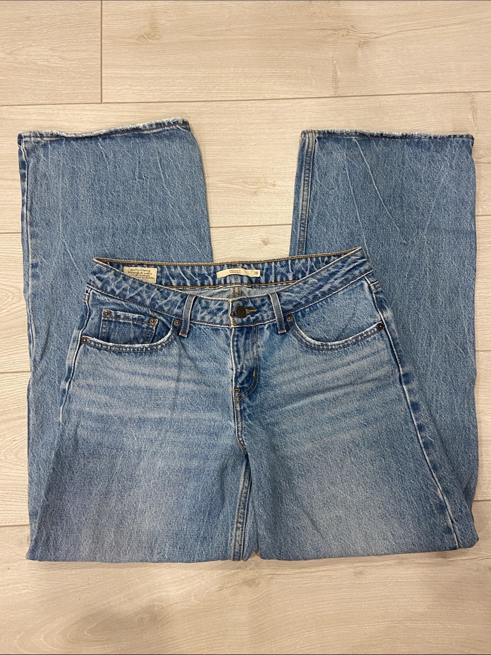 levi low loose jeans